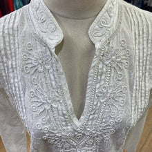 Load image into Gallery viewer, Lilly Pulitzer top S
