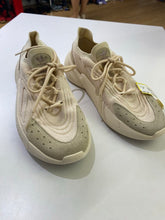 Load image into Gallery viewer, Adidas knit sneakers 7.5
