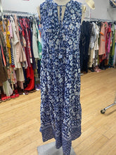 Load image into Gallery viewer, Vineyard Vines maxi dress S

