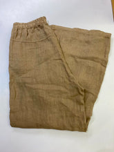 Load image into Gallery viewer, Beyond Capri linen pants M
