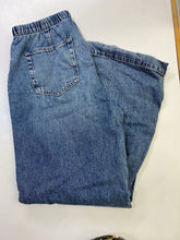Load image into Gallery viewer, Gap Pull on wide leg jeans M Tall
