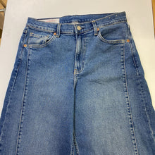 Load image into Gallery viewer, Gap cropped wide leg jeans 30
