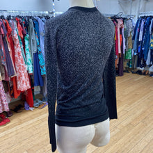 Load image into Gallery viewer, Lululemon long sleeve top 2
