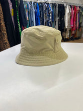Load image into Gallery viewer, Lululemon bucket hat S/M
