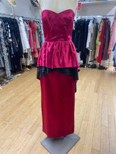 Load image into Gallery viewer, Vintage Fuchsia Black Peplum dress S/M
