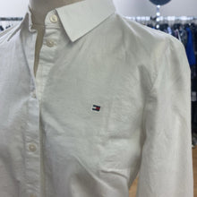 Load image into Gallery viewer, Tommy Hilfiger button up NWT S
