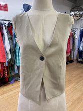 Load image into Gallery viewer, Pull &amp; Bear lined vest NWT M
