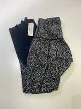 Load image into Gallery viewer, Lululemon Leggings 4

