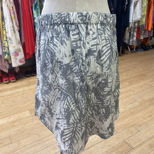 Load image into Gallery viewer, Royal Robbins skirt S NWT
