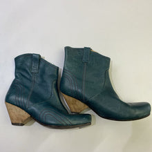 Load image into Gallery viewer, John Fluevog western Style Boots 8.5
