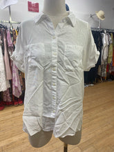 Load image into Gallery viewer, Lord &amp; Taylor top L
