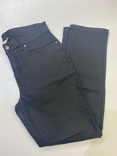Load image into Gallery viewer, Eileen Fisher jeans 6
