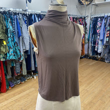 Load image into Gallery viewer, Babaton sleeveless top S
