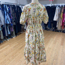 Load image into Gallery viewer, Roots floral dress M
