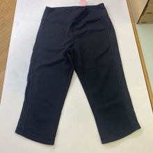 Load image into Gallery viewer, Lululemon capri leggings 8
