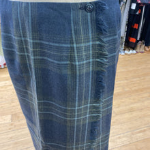 Load image into Gallery viewer, Talbots vintage wool skirt 12
