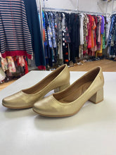 Load image into Gallery viewer, Usaflex block heel pumps 8
