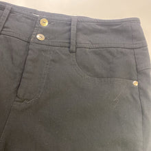 Load image into Gallery viewer, Brenda Beddome knee length shorts 29
