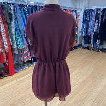 Load image into Gallery viewer, Alice &amp; Olivia peplum top S
