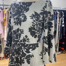 Load image into Gallery viewer, Vince Camuto dress 8
