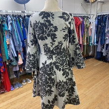 Load image into Gallery viewer, Vince Camuto dress 8
