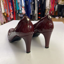Load image into Gallery viewer, Stuart Weitzman pumps 9
