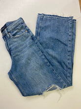 Load image into Gallery viewer, Gap Wide leg jeans 25
