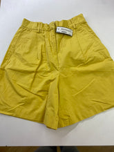Load image into Gallery viewer, Weekend Max Mara high waisted shorts 2
