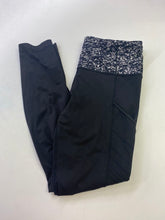 Load image into Gallery viewer, Lululemon leggings 8
