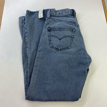 Load image into Gallery viewer, Levis 501 jeans 23
