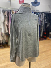 Load image into Gallery viewer, New Balance sweater L
