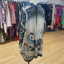 Load image into Gallery viewer, Cocoon House silk shawl top OS
