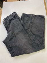 Load image into Gallery viewer, Levis baggy Wide leg jeans 28
