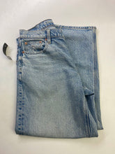 Load image into Gallery viewer, American Eagle barrel jeans 2 Short
