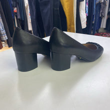 Load image into Gallery viewer, Lauren Ralph Lauren pumps 7
