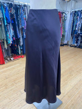 Load image into Gallery viewer, Club Monaco satin skirt 2
