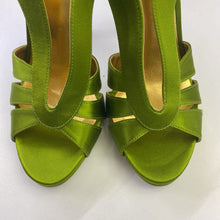 Load image into Gallery viewer, Nine West sparkly sole heels 7.5
