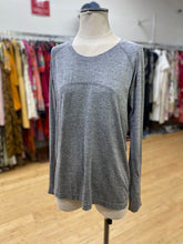 Load image into Gallery viewer, Lululemon stretchy long sleeve top 12
