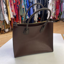 Load image into Gallery viewer, Michael Kors tote w strap
