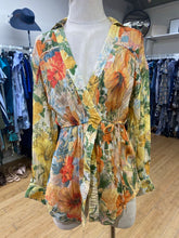 Load image into Gallery viewer, Pilcro floral top NWT XXS
