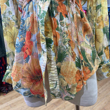 Load image into Gallery viewer, Pilcro floral top NWT XXS
