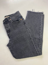 Load image into Gallery viewer, Levis Wedgie straight jeans 26
