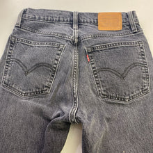 Load image into Gallery viewer, Levis Wedgie straight jeans 26
