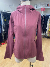 Load image into Gallery viewer, Lululemon nylon jacket 6
