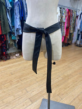 Load image into Gallery viewer, Club Monaco leather tie belt XS/S

