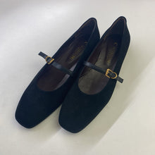 Load image into Gallery viewer, La Canadienne Suede Flats 10
