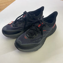 Load image into Gallery viewer, Hoka Speedgoat 5 runners 8.5B
