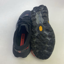 Load image into Gallery viewer, Hoka Speedgoat 5 runners 8.5B

