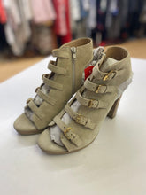 Load image into Gallery viewer, Kenneth Cole suede sandals NWT 8
