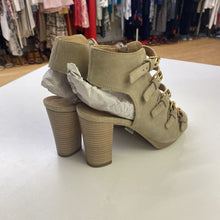 Load image into Gallery viewer, Kenneth Cole suede sandals NWT 8
